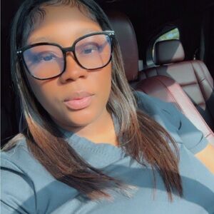 Meet your Posher, Tia